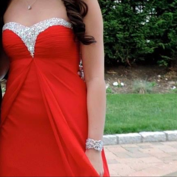 Red Faviana gown size 0. Orig pr $330 - Picture 8 of 8
